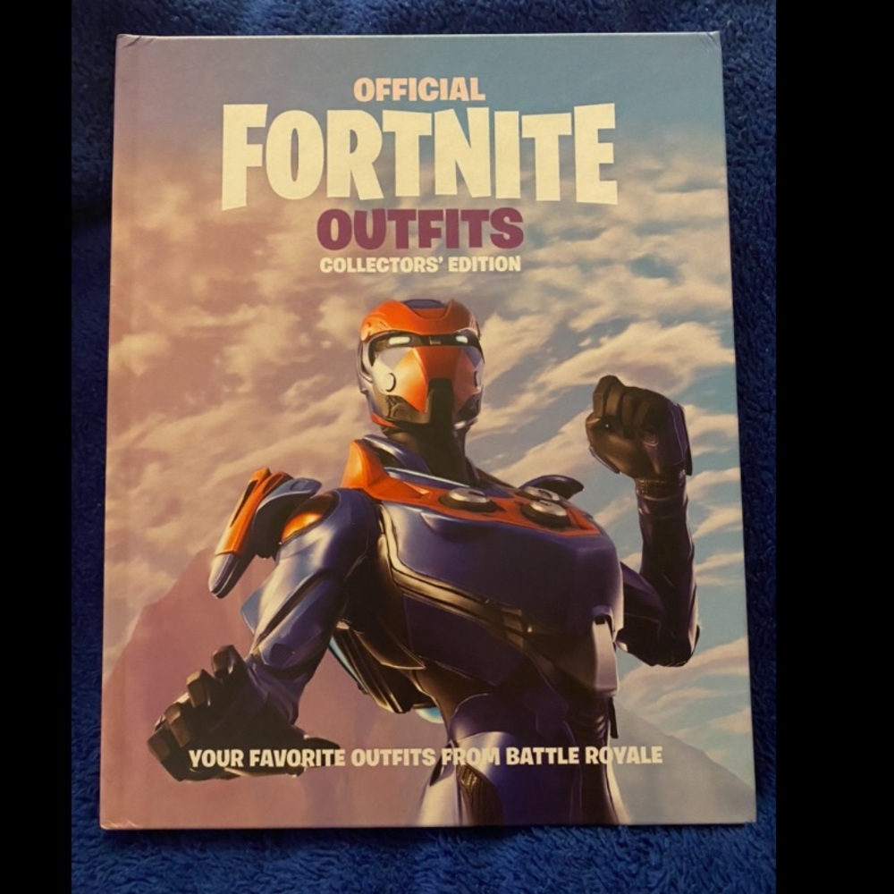 OFFICIAL FORTNITE OUTFITS COLLECTORS’ EDITION (HARDCOVER) BRAND NEW